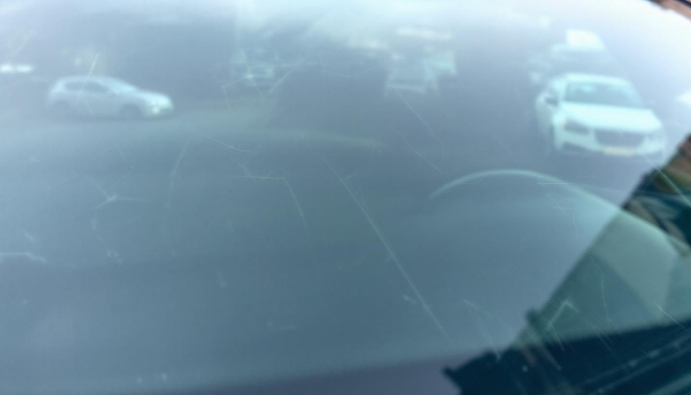 Comment détecter les signes d'usure sur votre vitrage automobile ?